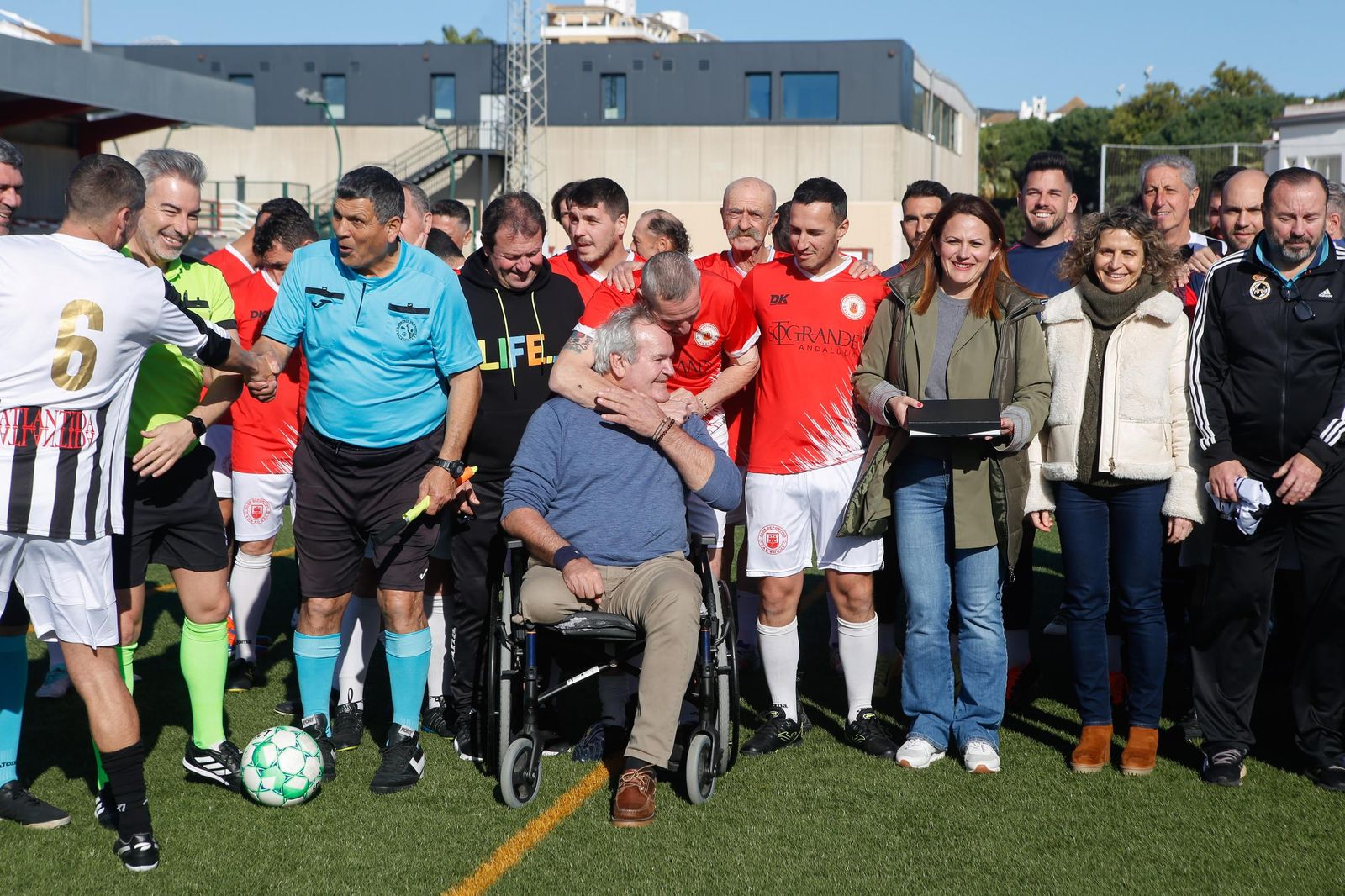 Las fotos del homenaje al exfutbolista sanroqueño Armando Hernández