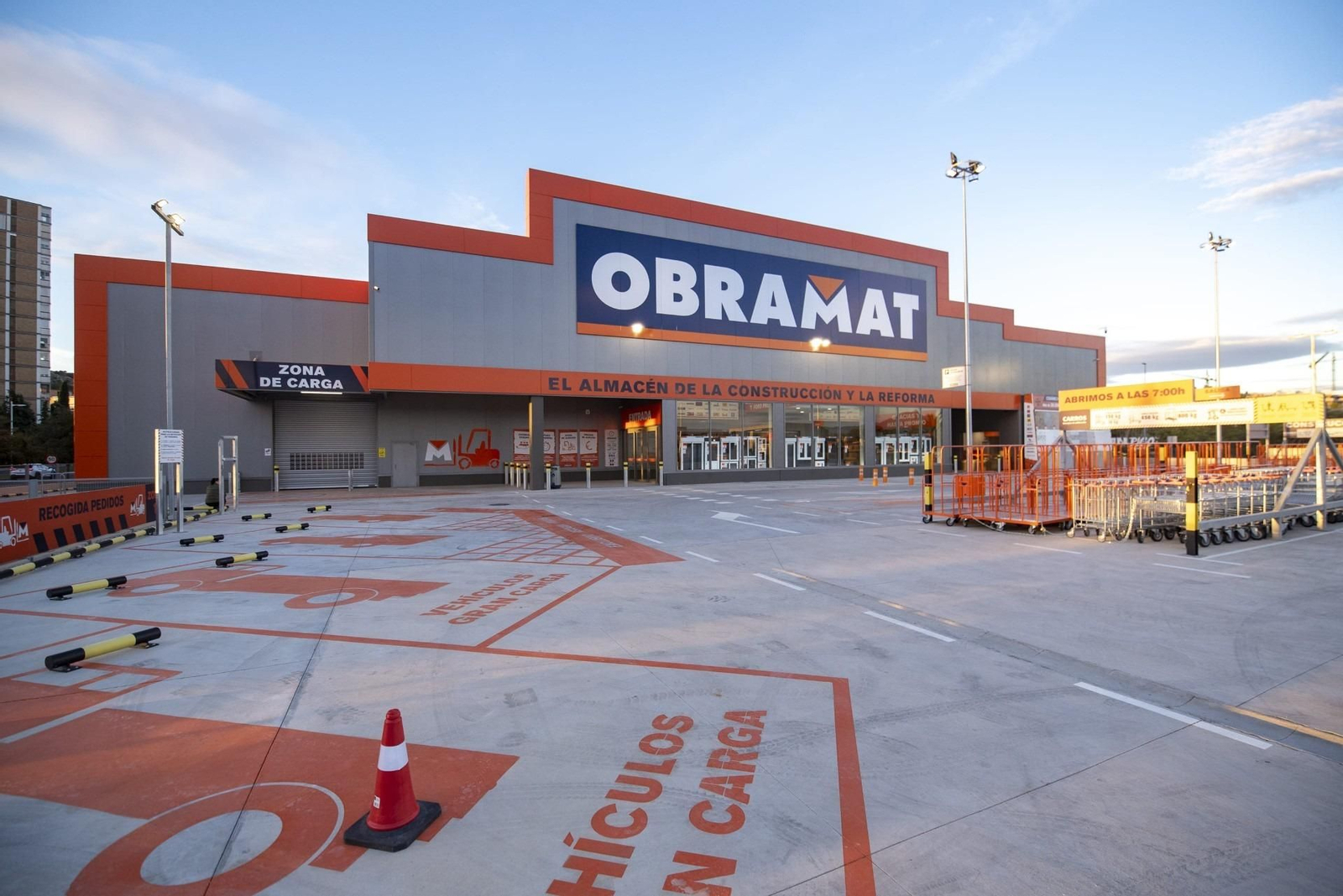 Imagen de una tienda de Obramat, el almacén de la construcciópn y la reforma, que se instalará a finales de año en el C.C Luz Shoppin de Jerez