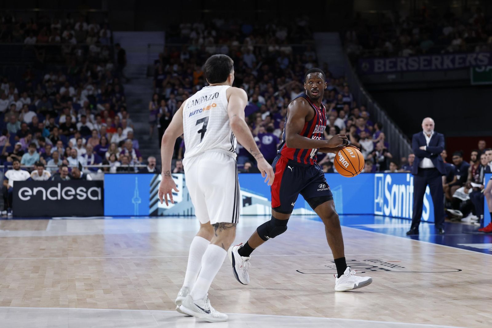 El Real Madrid sufre pero gana al Baskonia (82-76)