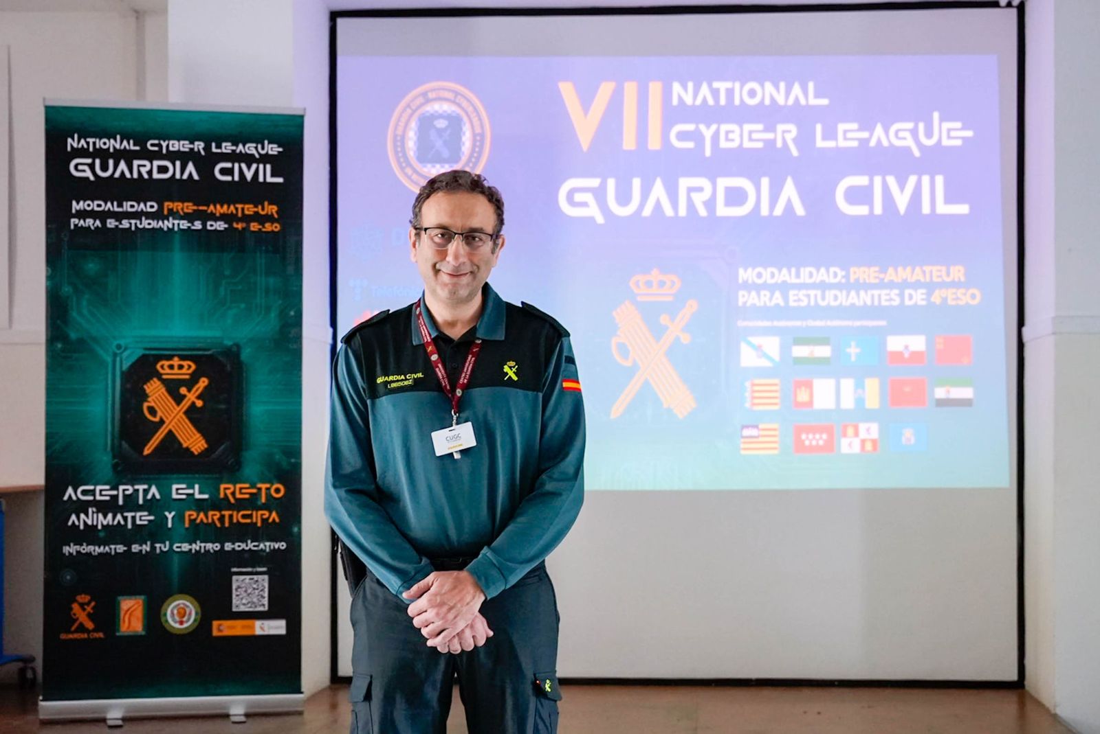 Las imágenes de la Ciberliga de la Guardia Civil en el IES Albaida