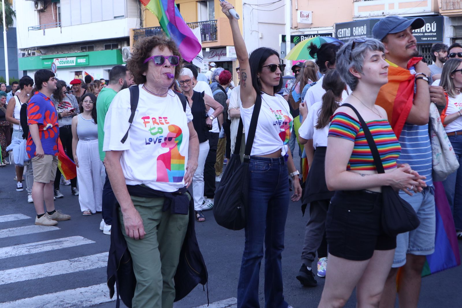 Las mejores imágenes de la manifestacióndel del Orgullo LGTBI en Huelva