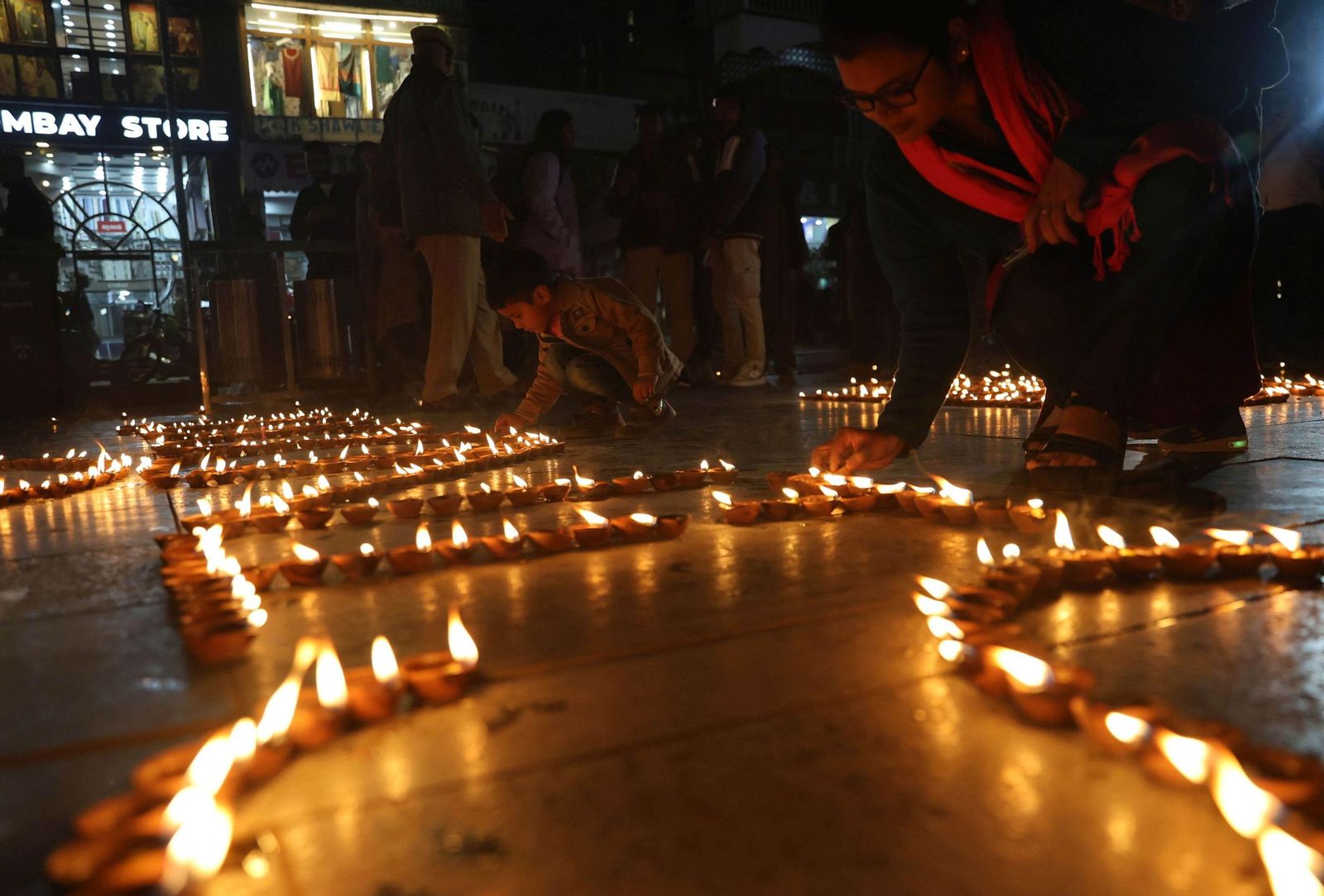 Las preciosas imágenes de la celebración del Diwali en India: un festival de luz y color