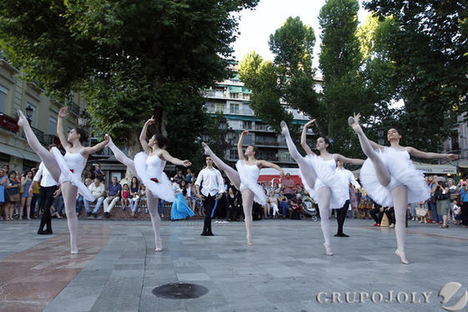La danza llenó las calles del centro.

Foto: Pepe Villoslada