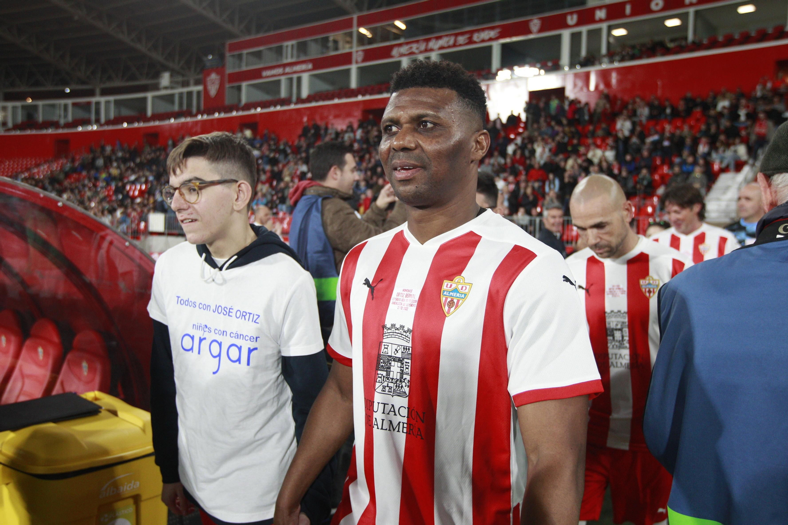 Imágenes del partido homenaje al 'eterno' capitán de la U.D. Almería, José Ortiz