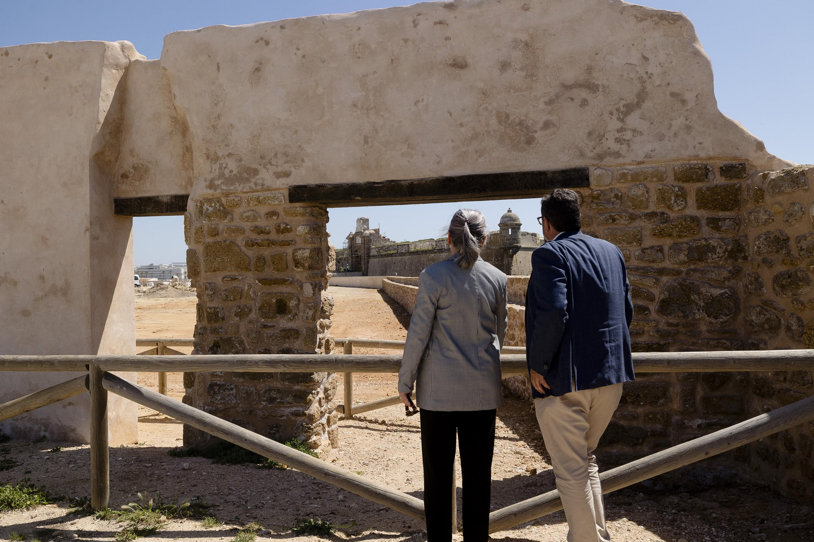 Imágenes de las obras de rehabilitación en el recinto interior del castillo de San Sebastián.