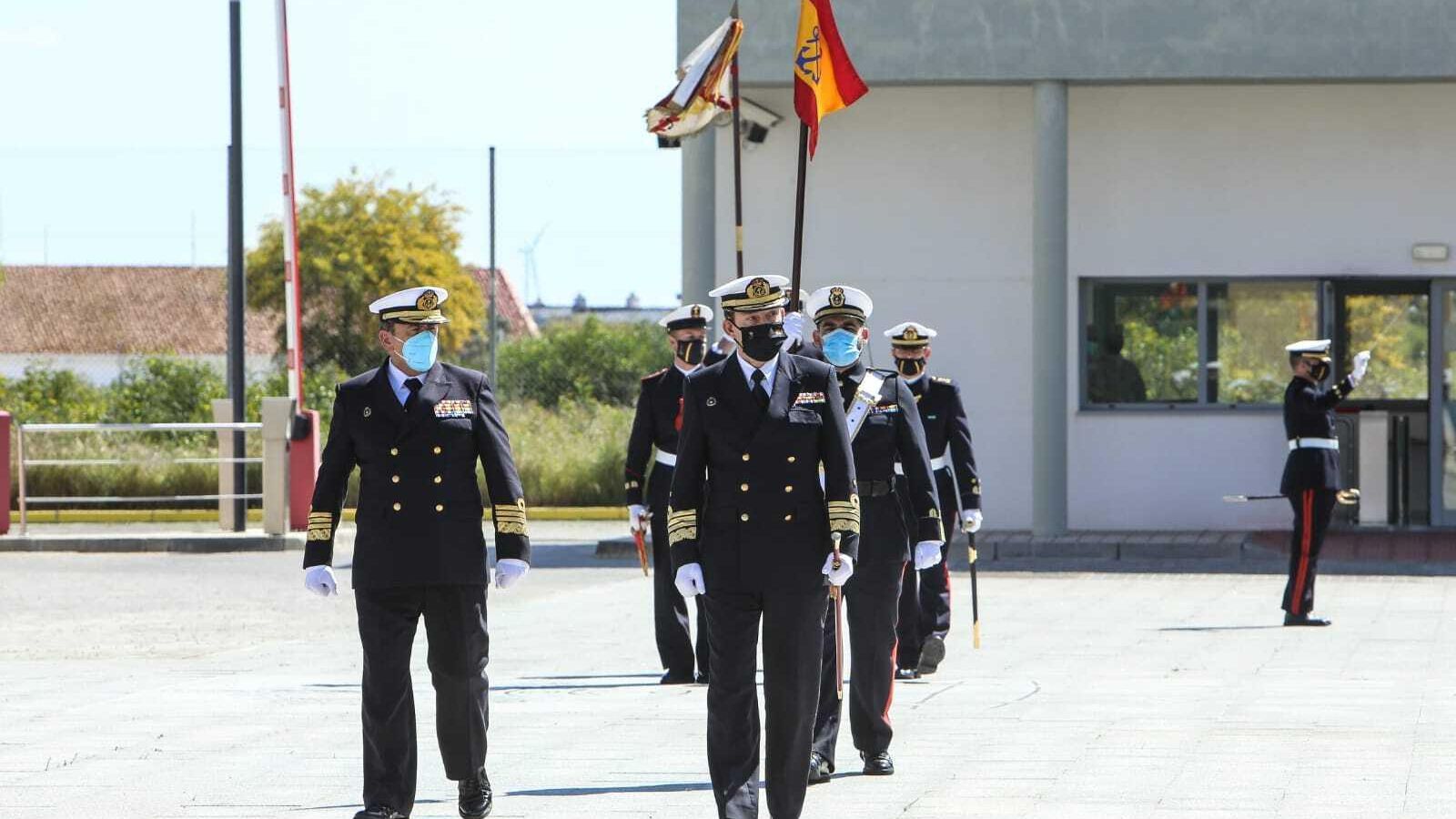 El AJEMA pasa revista a la fuerza en el Cuartel General de Infantería de Marina. El AJEMA pasa revista a la fuerza en el Cuartel General de Infantería de Marina.