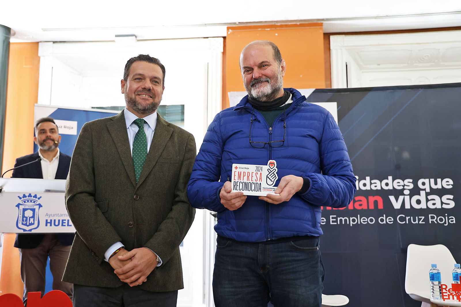 Imágenes del reconocimiento de Cruz Roja Huelva a empresas de Huelva por su compromiso con los colectivos vulnerables