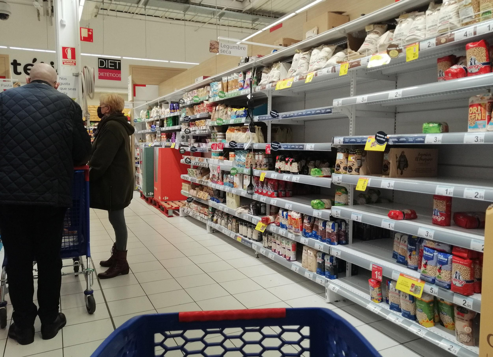 Desabastecimiento de alimentos en los supermercados de Sevilla