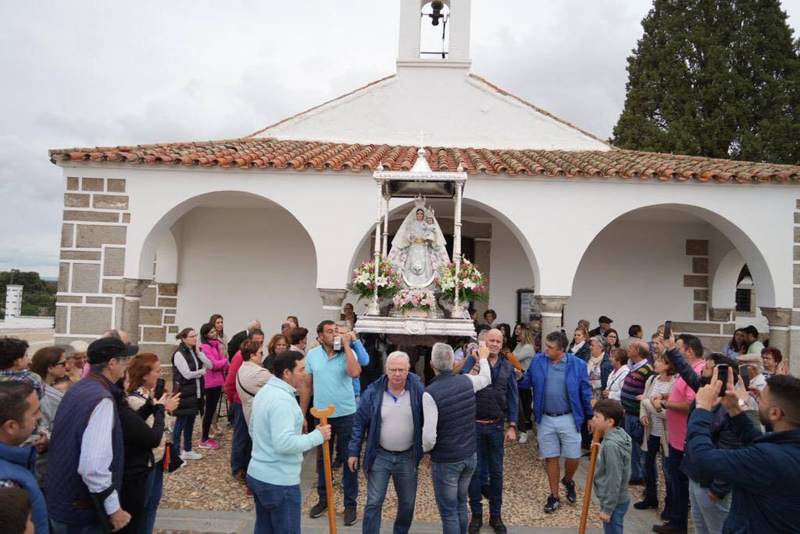 La Virgen de Luna sale en procesión en rogativa de lluvia, en fotografías