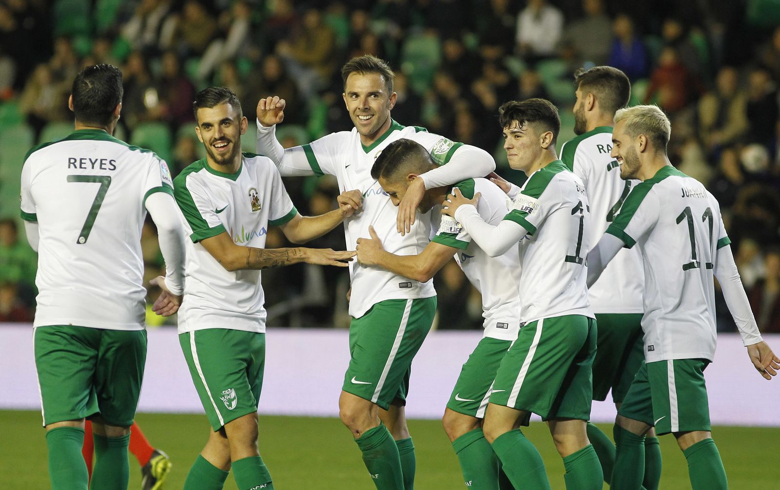 Los jugadores de la selección andaluza celebra uno de los goles.