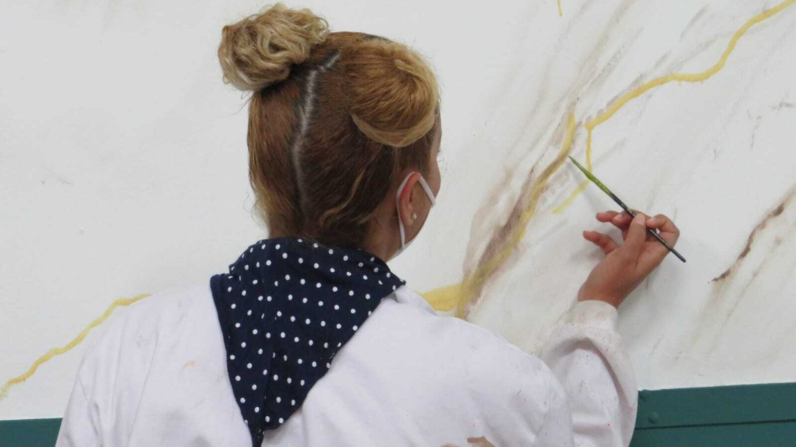 M., alumna del módulo de operaciones auxiliares de pintura.