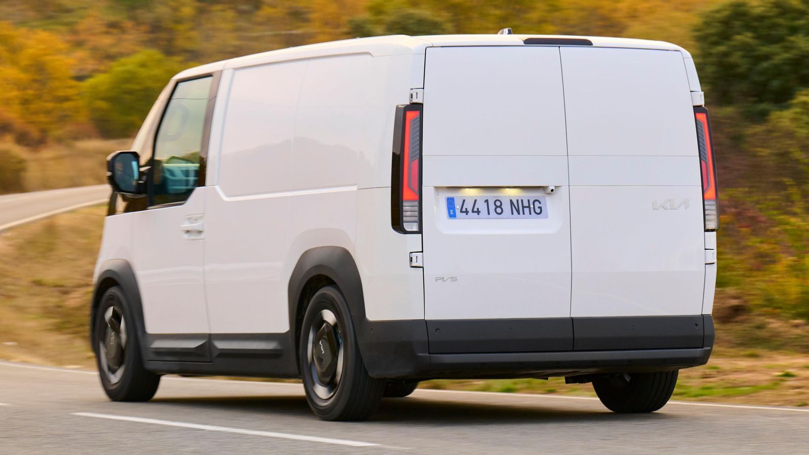 Las dos baterías con celdas NMC permite plantear el uso de la PV5 Cargo mucho más allá de la ciudad por su autonomía.