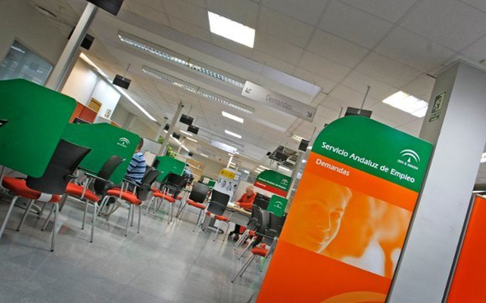 Cádiz se toma un respiro veraniego