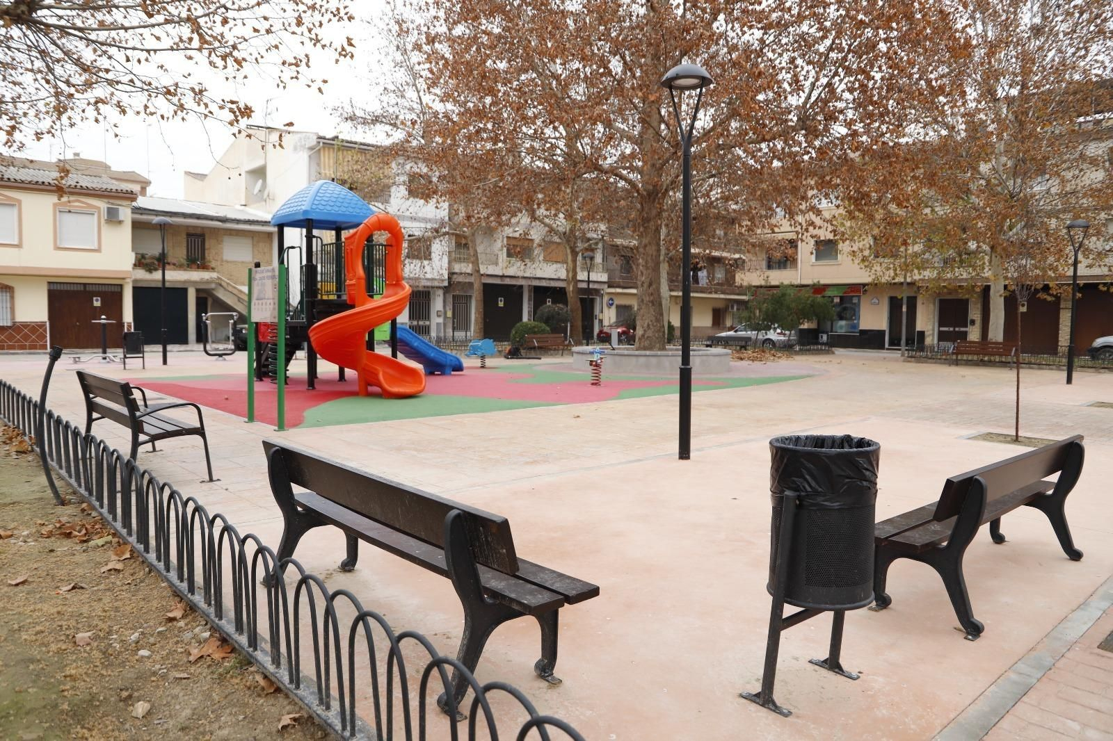 Imagen del estado final de la Plaza 28 de Febrero de Huétor Tájar