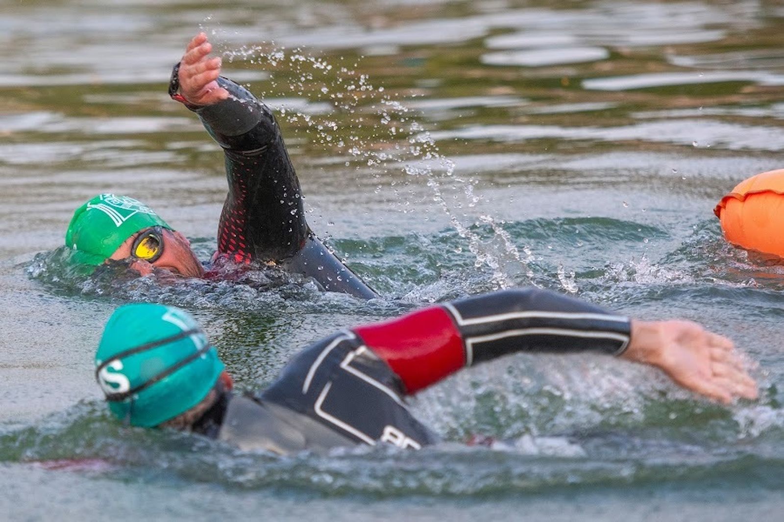 Triatlón a lo largo del Guadalquivir a beneficio de la Fundación Vicente Ferrer