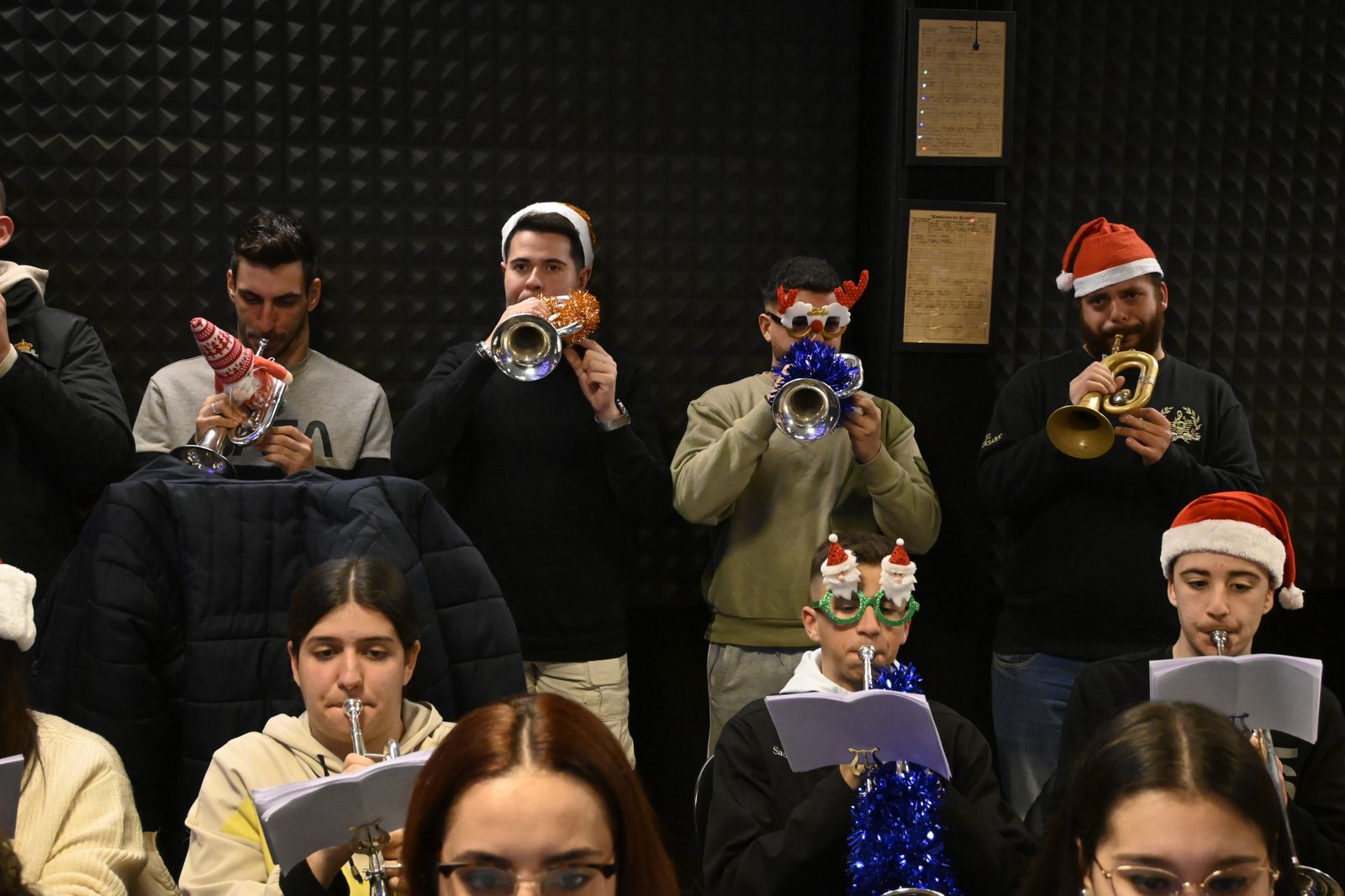 Ensayo preparatorio de la AM Santa Cruz para la cabalgata de Reyes Magos, en Imágenes