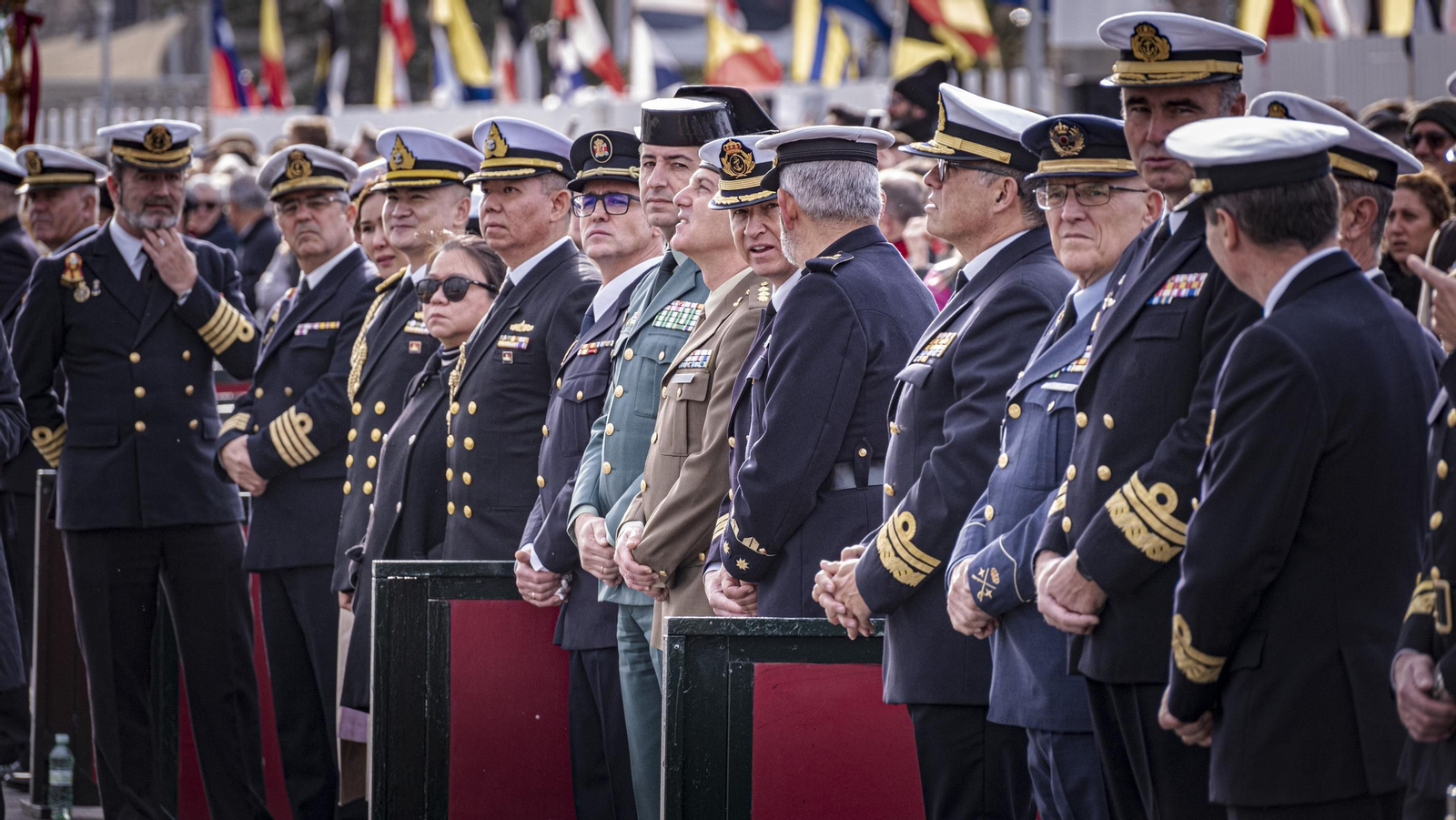 Salida del buque escuela J. S. de Elcano de los muelles de Cádiz para emprender su XCVI Crucero de Instrucción
