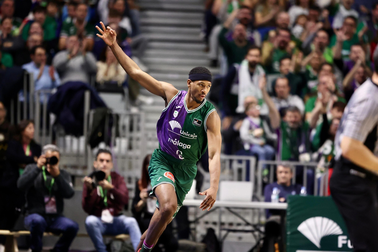 Kameron Taylor celebra un triple.