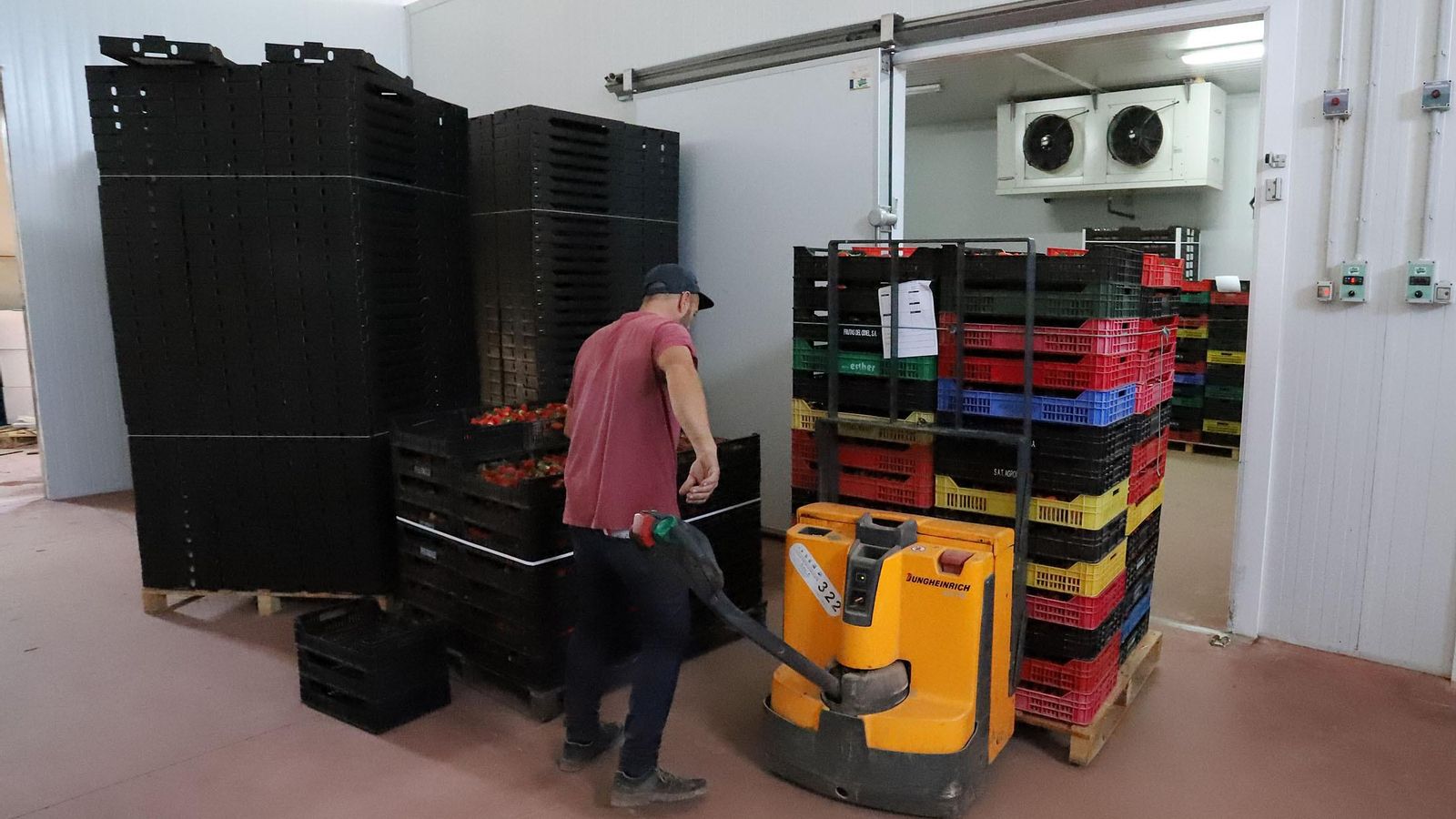 El descenso de la contratación agrícola en Huelva es el cuarto mayor de todo el país.