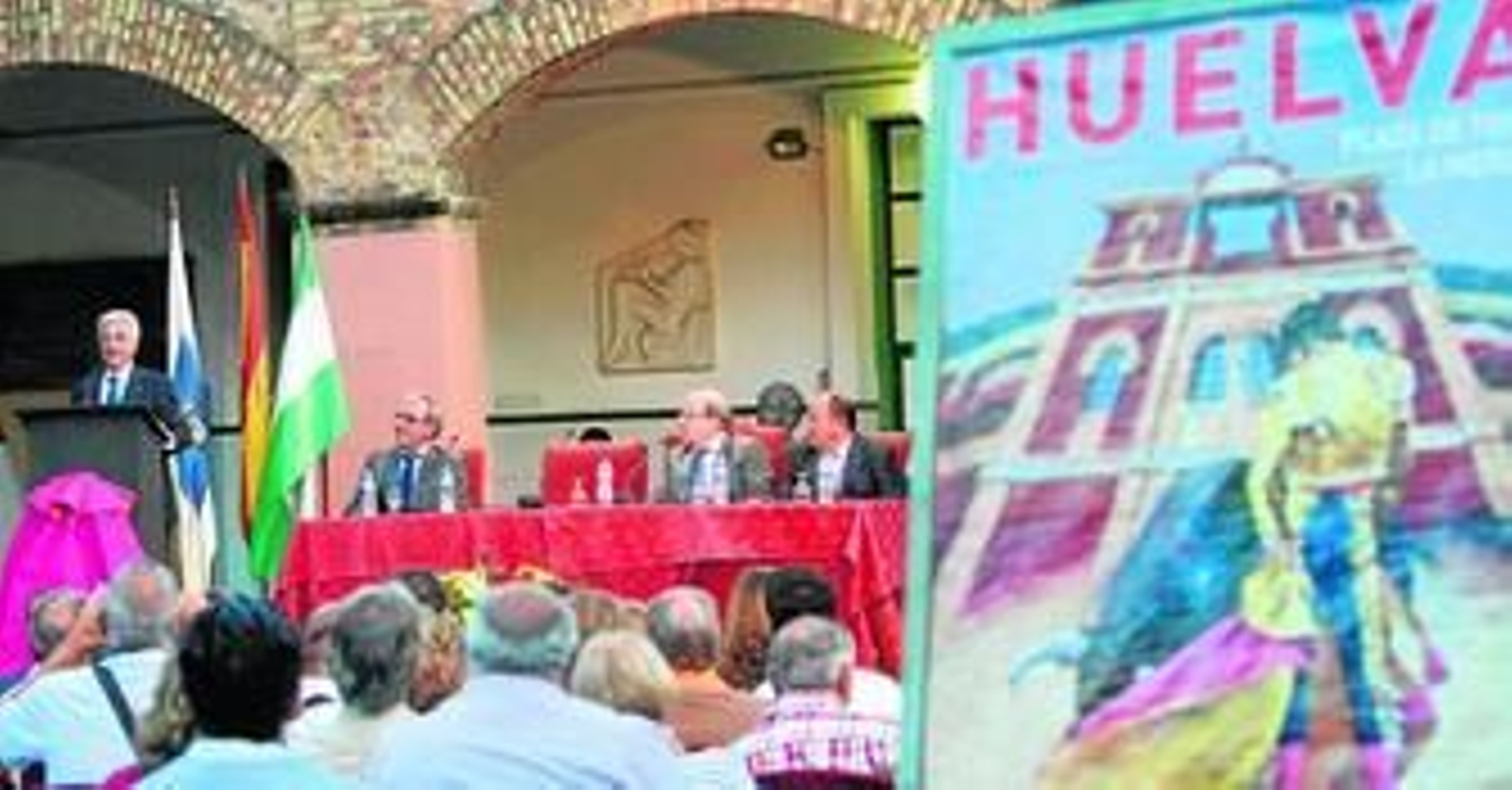 El actor principal de la noche, metido de lleno en su faceta de orador.