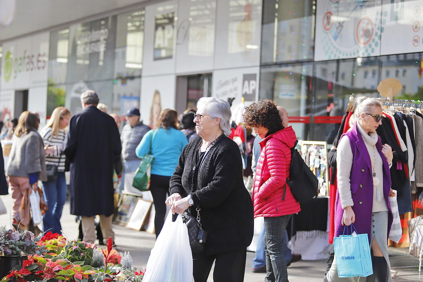 Imágenes del ambiente en el zoco del Mercado del Carmen
