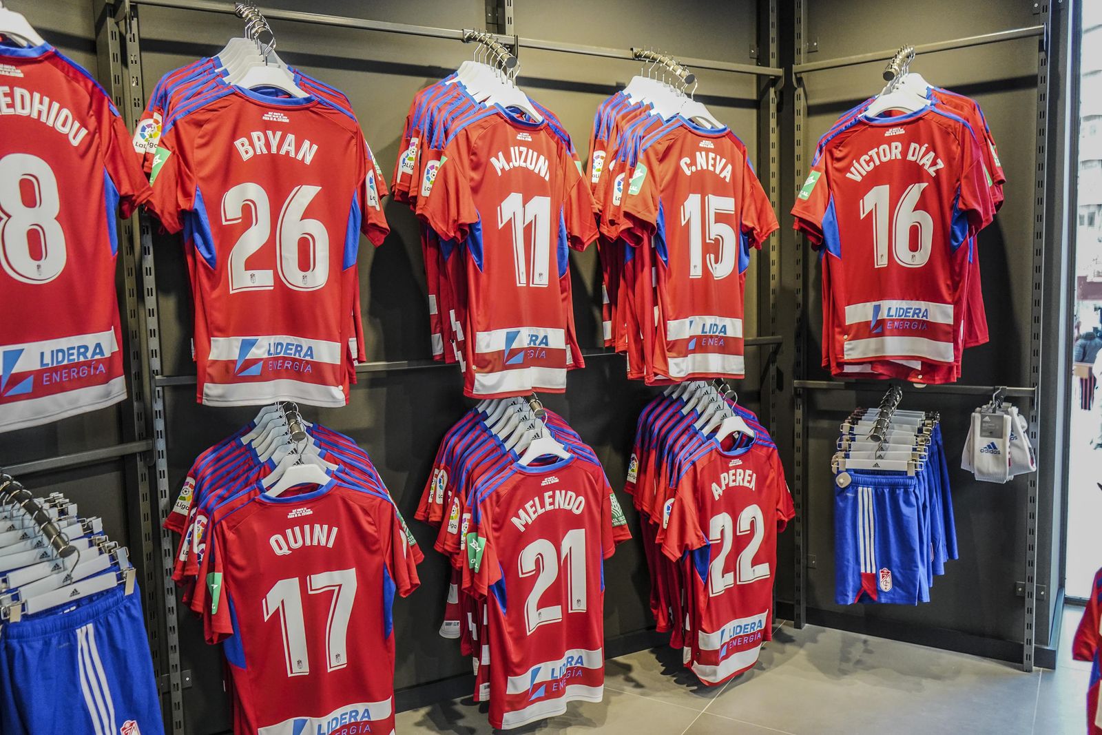 Conoce la nueva tienda del Granada en el centro