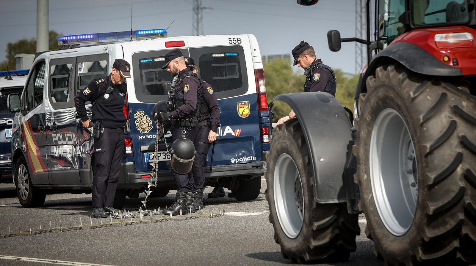 Mucha policía y pocos tractores