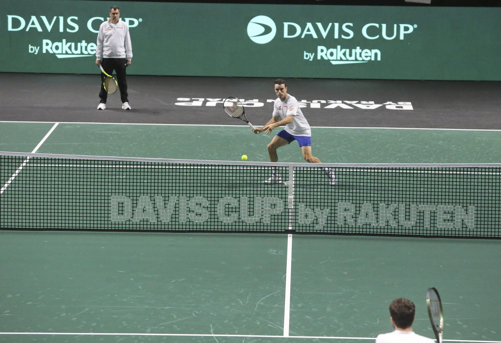 La metamorfosis del Carpena para la Copa Davis, con los jugadores sobre la pista ya