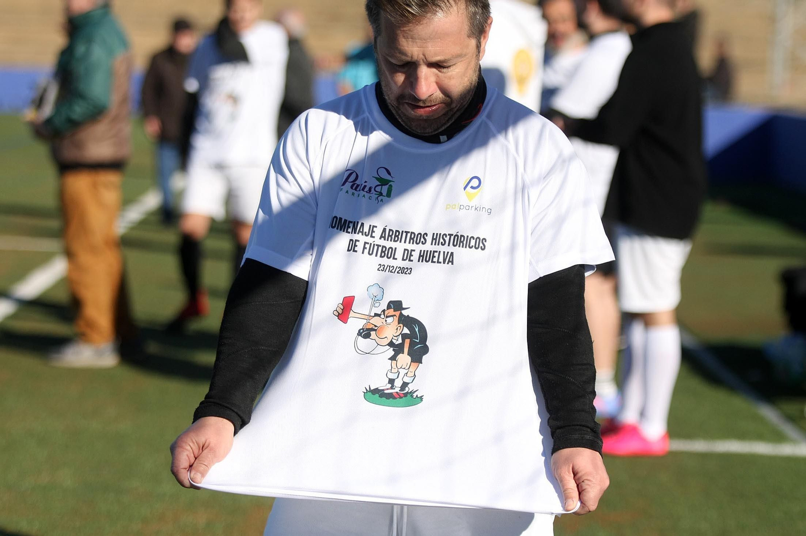 Imágenes del partido homenaje a los árbitros históricos de fútbol de Huelva