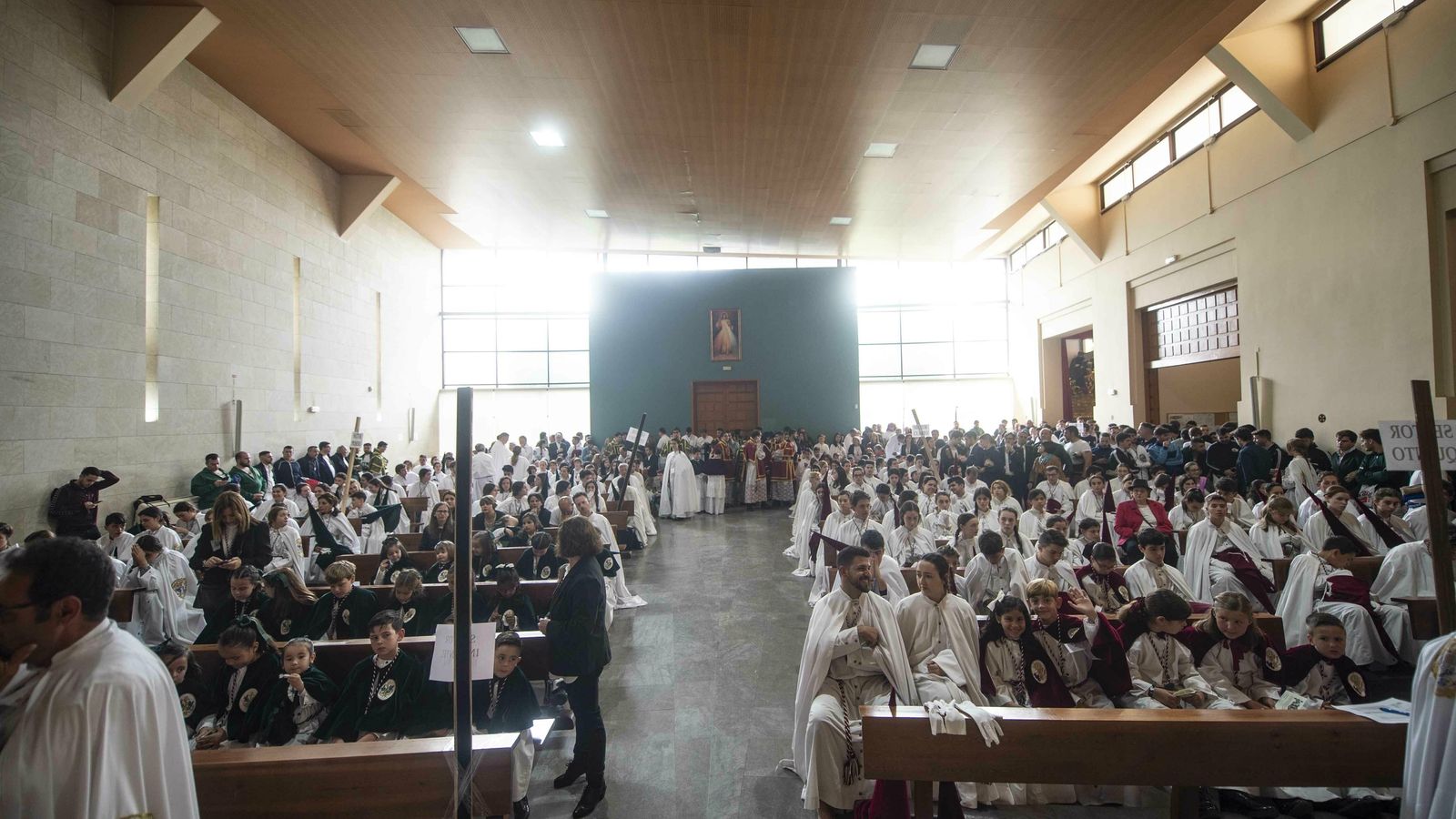 Nazarenos de la hermandad de la Sagrada Cena