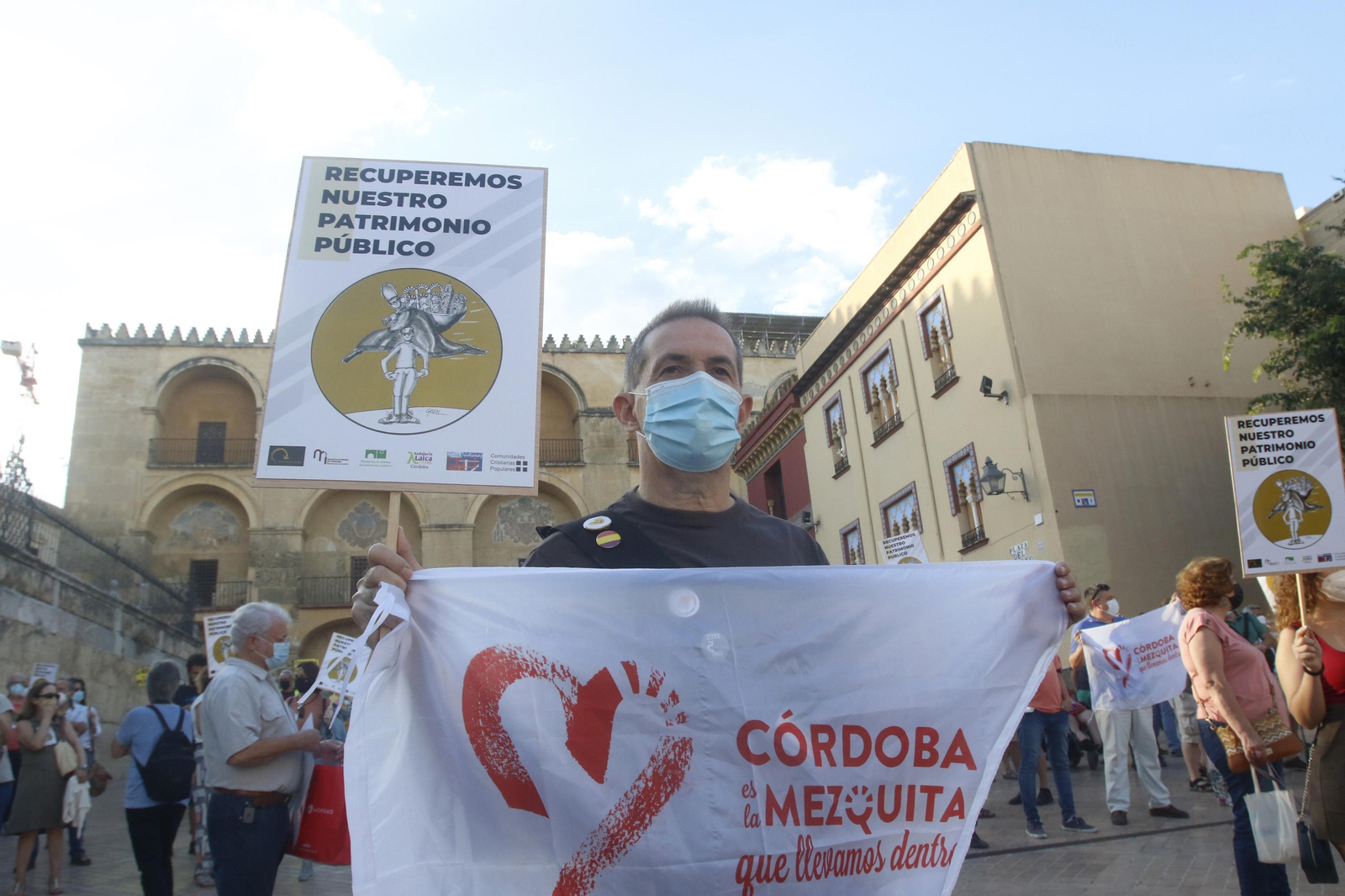 La protesta contra las inmatriculaciones de la Iglesia en Córdoba, en fotografías
