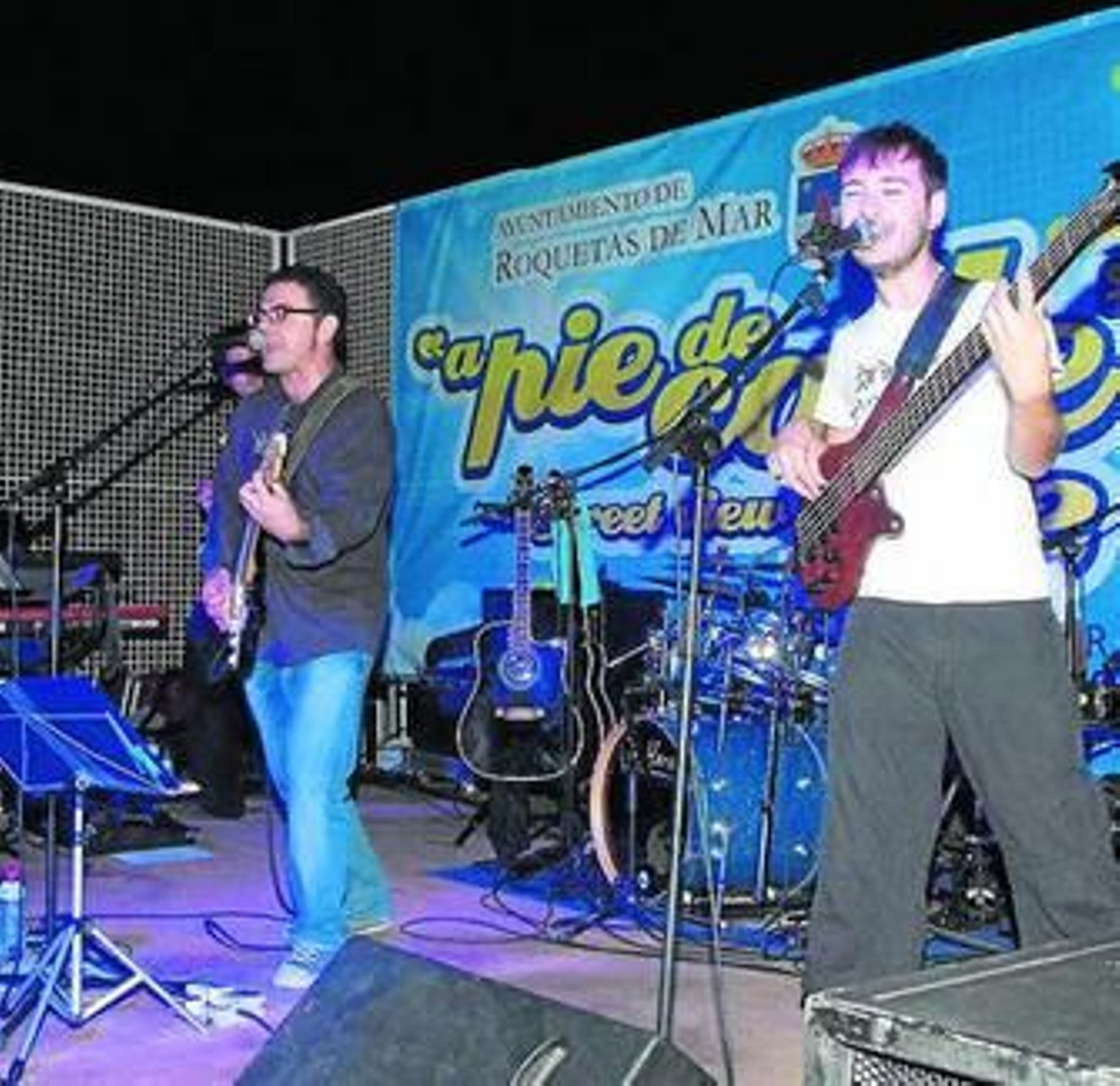 Antonio Álvarez con su banda en la Urbanización de Roquetas.
