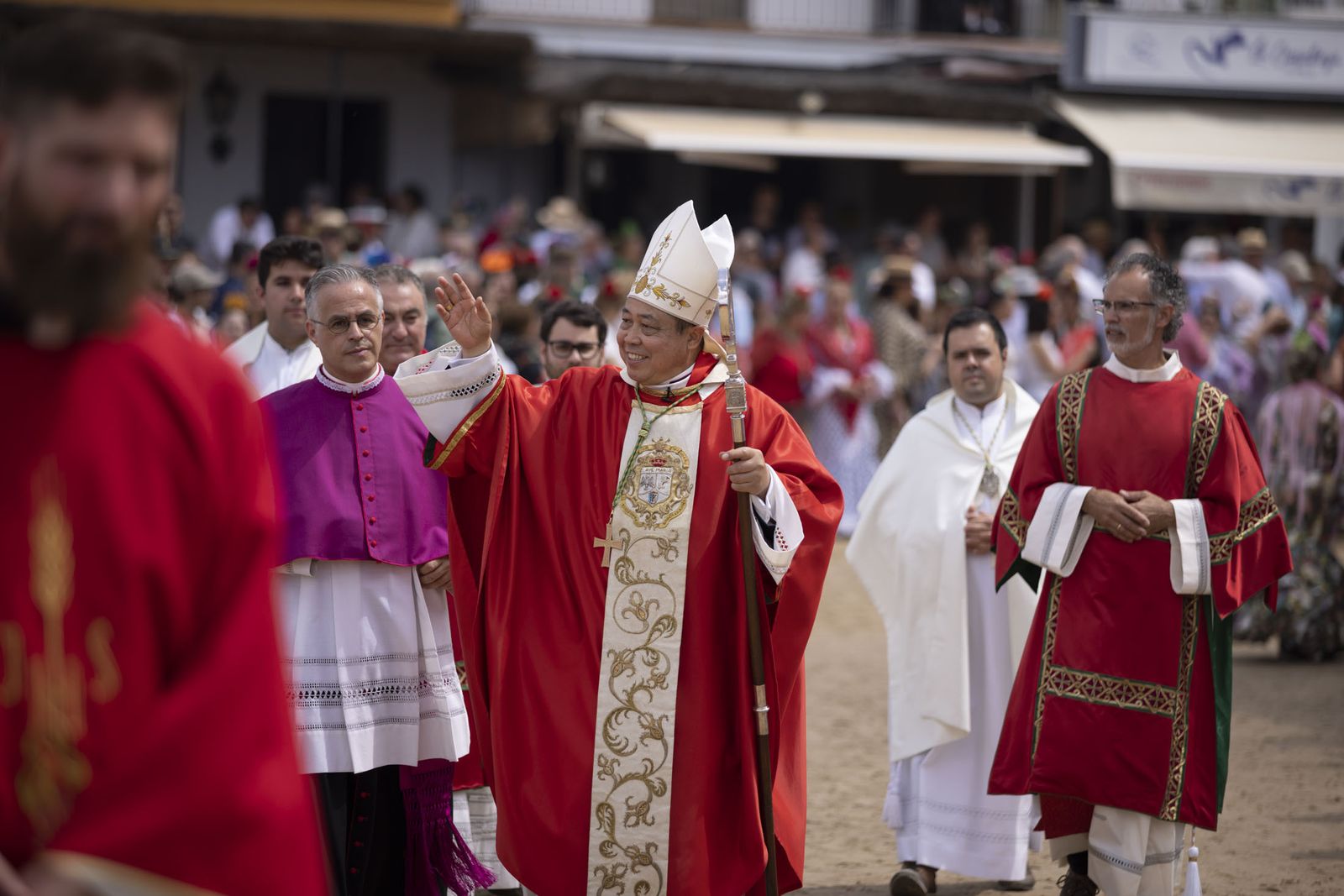 El Rocio 2023: Imágenes de la misa Pontifical del Domingo de Pentecostés