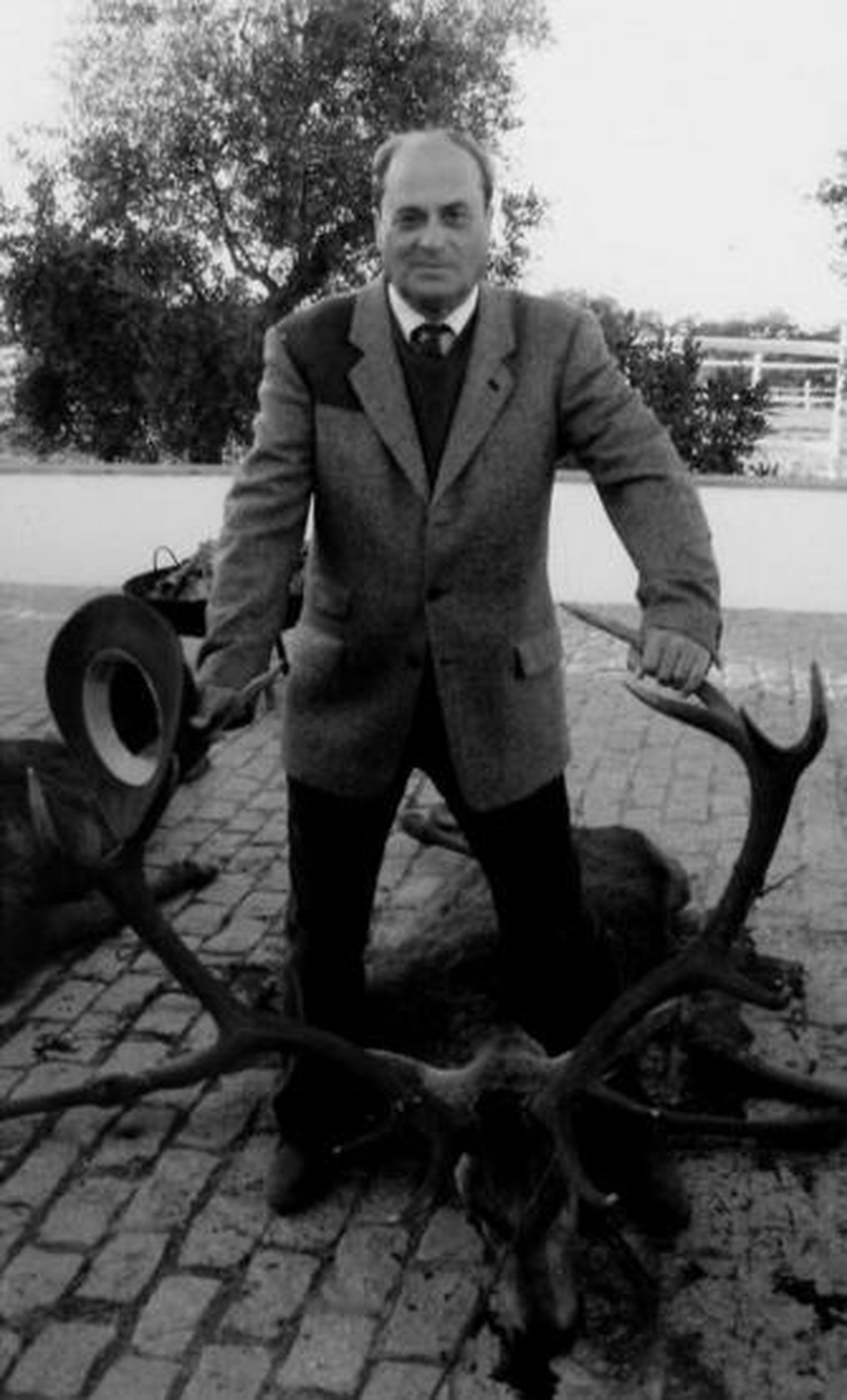 Una de sus grandes aficiones es la caza.