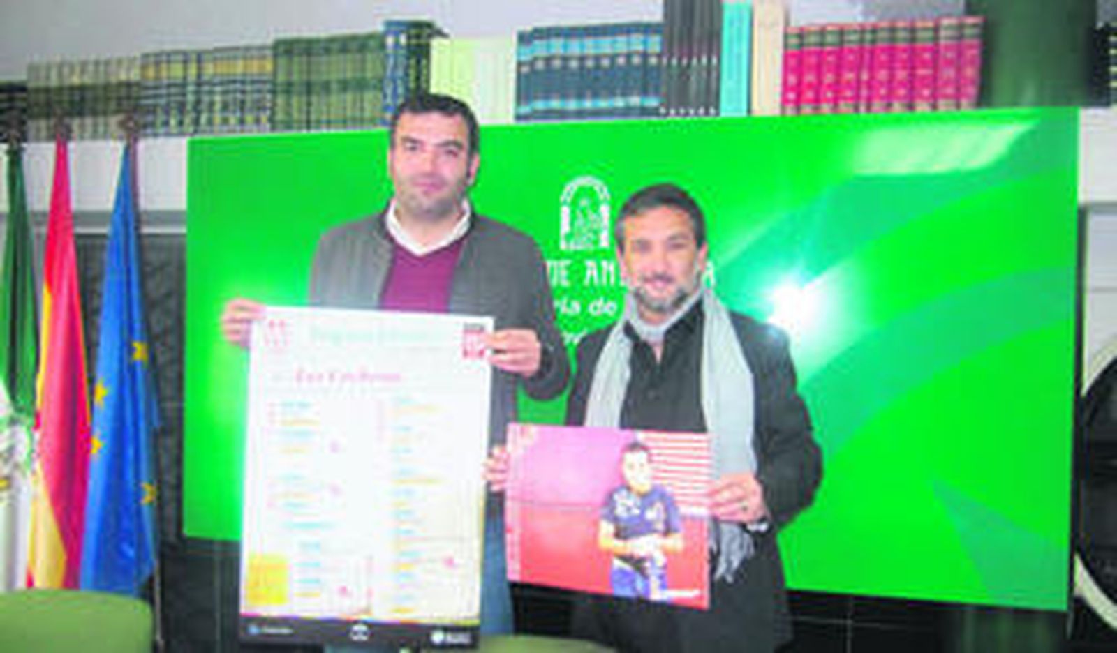 Nicolás Capelo -a la derecha- presentó ayer su concierto junto al delegado de Cultura, Ángel Romero.