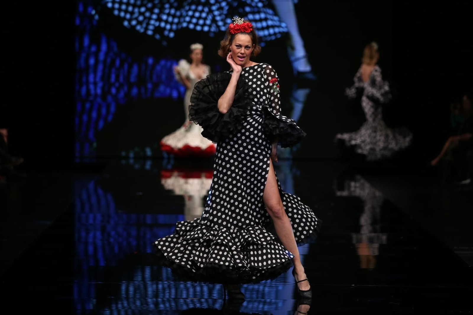 Cómo llevar el traje de flamenca blanco y negro esta temporada