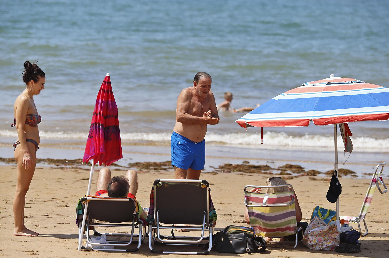 Las imágenes de la jornada de domingo en las playas de Huelva
