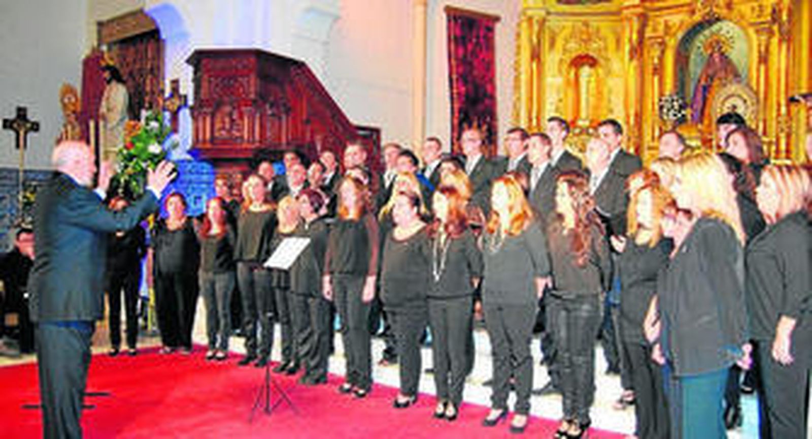 1. Vicente Sanchís dirigiendo la Coral Polifónica Isla Cristina. 2. 3. Coral de Voces Blancas y Coro Juvenil Isaac Cueto, dirigidos por José Antonio Jara. 4. Portada de 'La Higuerita' con la crónica de la primera edición del Festival Coral del Atlántico. 5. Coral Padre José Miravent, dirigida por Aurelio Jara.
