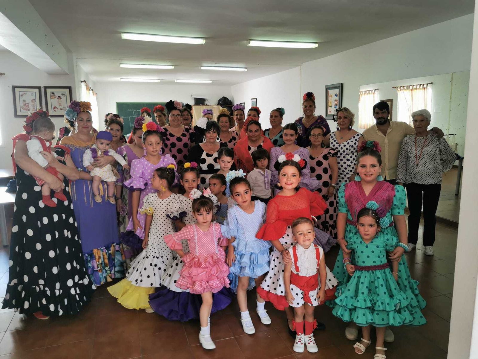 El desfile flamenco de la AAVV Alfredo Zanalegui.