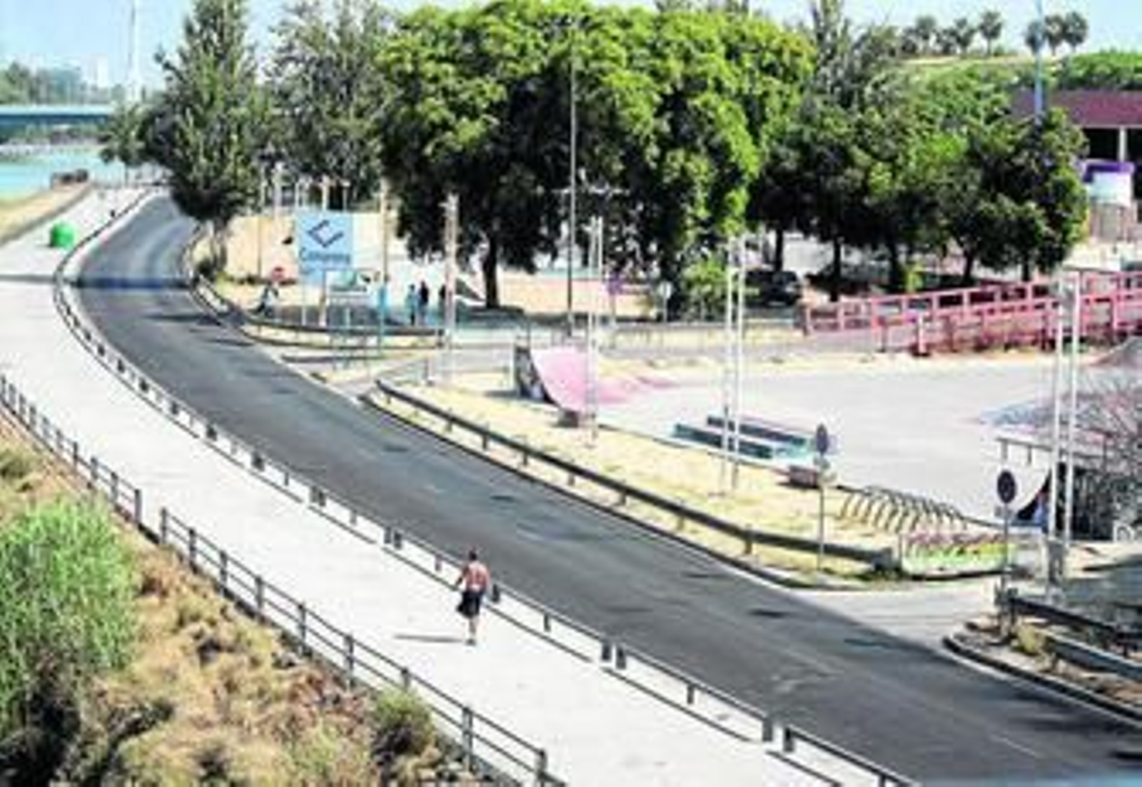 El 'skate-park', rodeado por completo de quitamiedos.