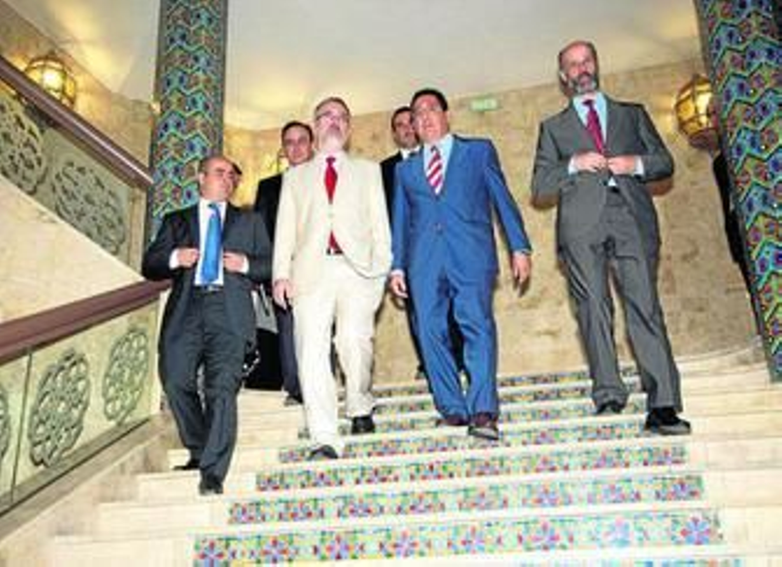 Raúl Castilla, Antonio Ávila, Antonio Pulido y José Domínguez (en primera fila) bajan las escaleras de la Fundación Tres Culturas.