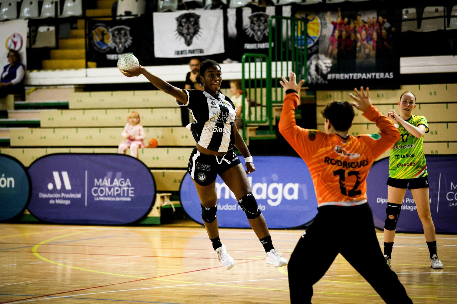 El Costa del Sol Málaga sabe sufrir (22-21)