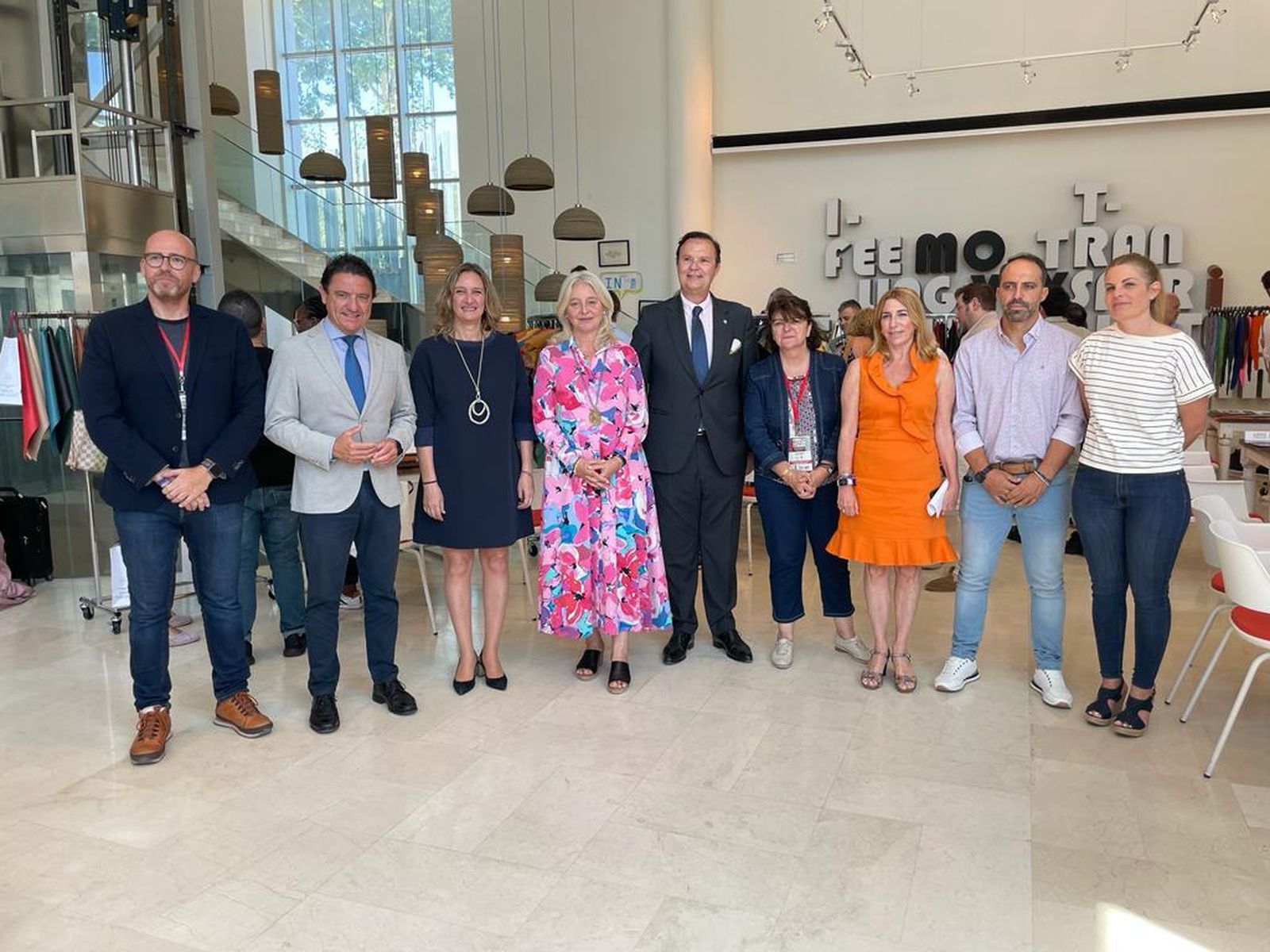 El cónsul de Francia, con las autoridades provinciales y locales, en las jornadas de ayer en Ubrique.