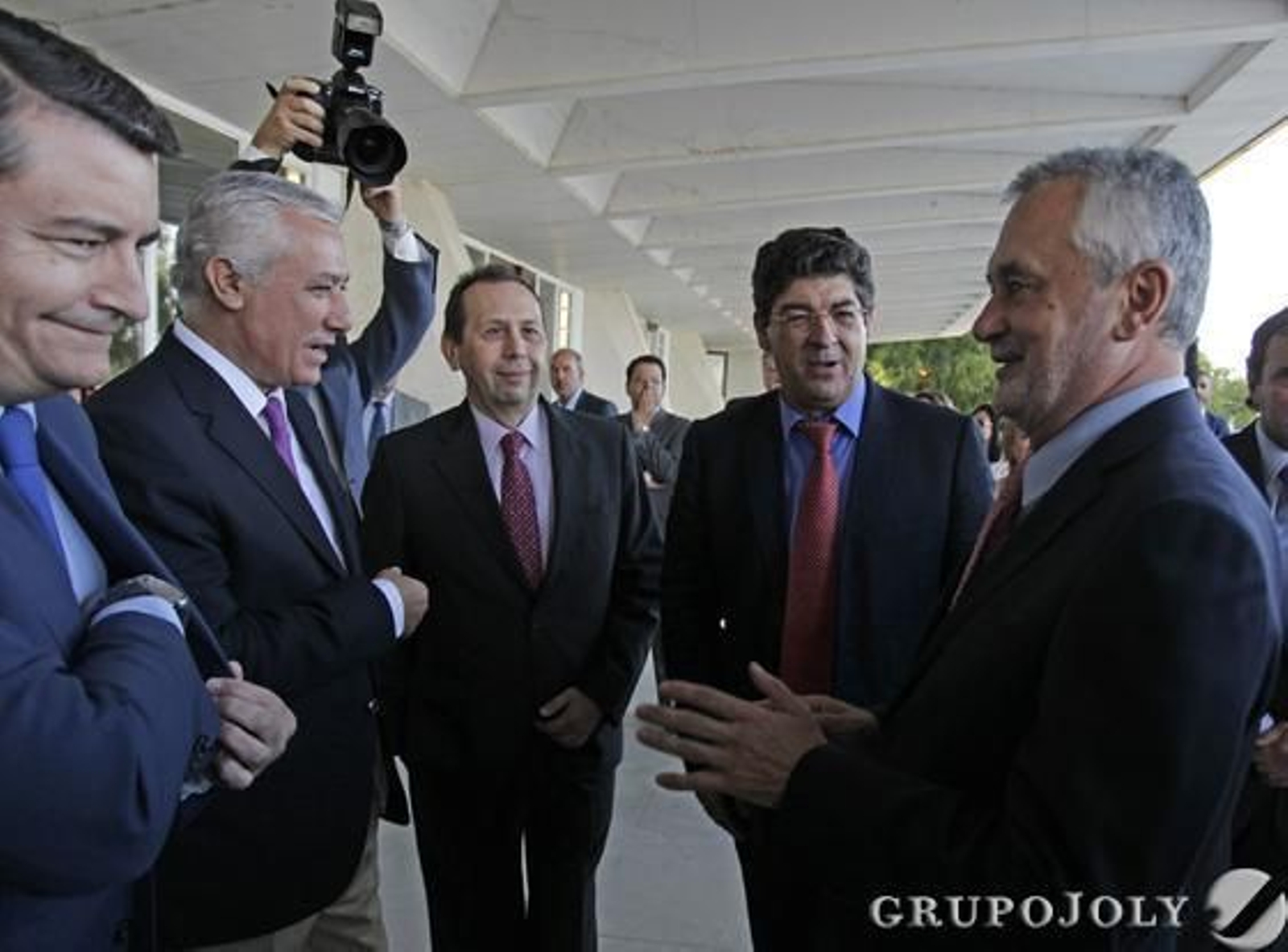 Antonio Sanz, Javier Arenas, José Antonio Carrizosa, Diego Valderas y José Antonio Griñán.

Foto: A. Pizarro - M. Gómez - J.C. Vázquez - V. Hidalgo