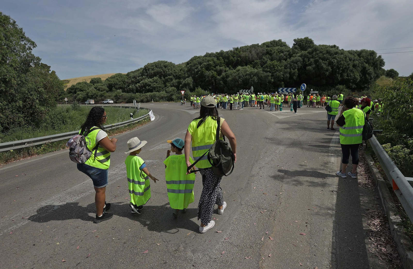 Fotos de la concentración por el mal estado de la carretera A-405 en Jimena
