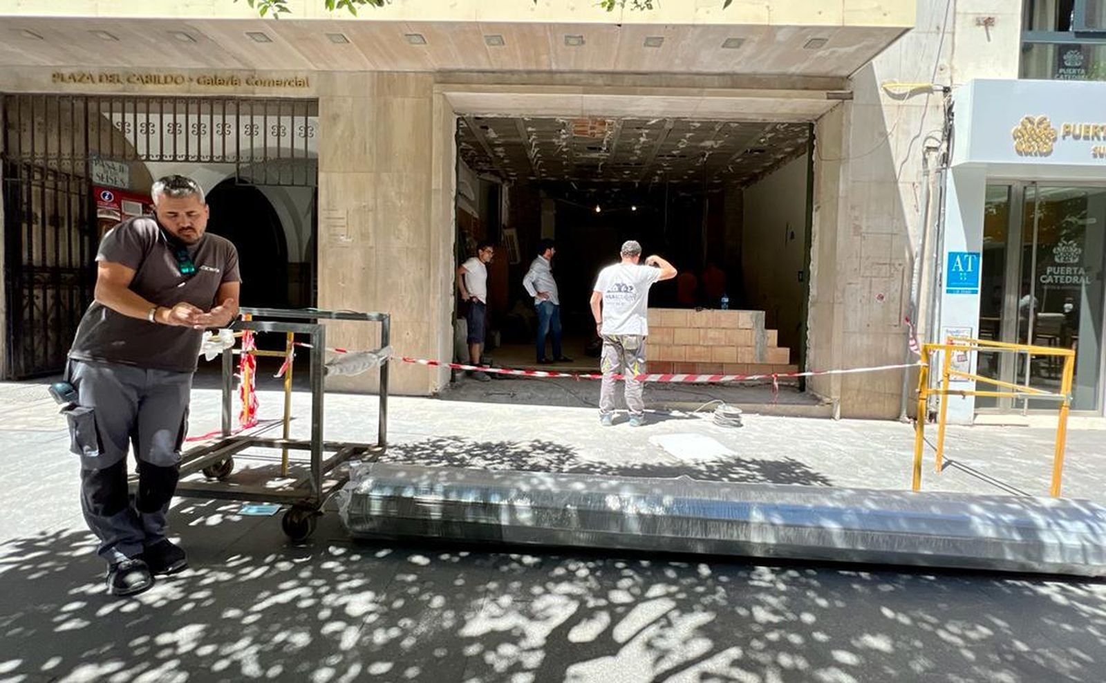 La obra de reforma en el local del número 24 de la avenida de la Constitución