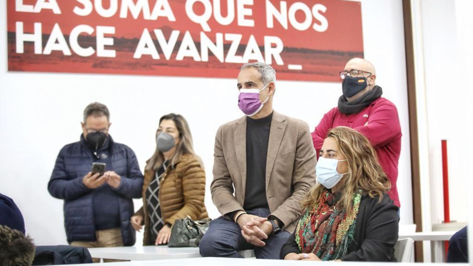 José Pacheco, junto a Natalia Álvarez, acudió al acto de la presentación de la candidatura para ser uno de los primeros en darle la enhorabuena