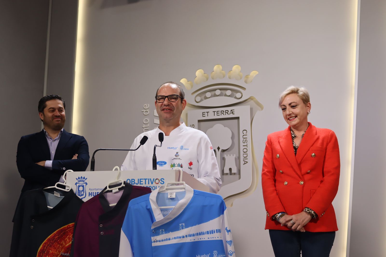 El onubense Juan Bautista junto a Francisco Baluffo y Tania González.