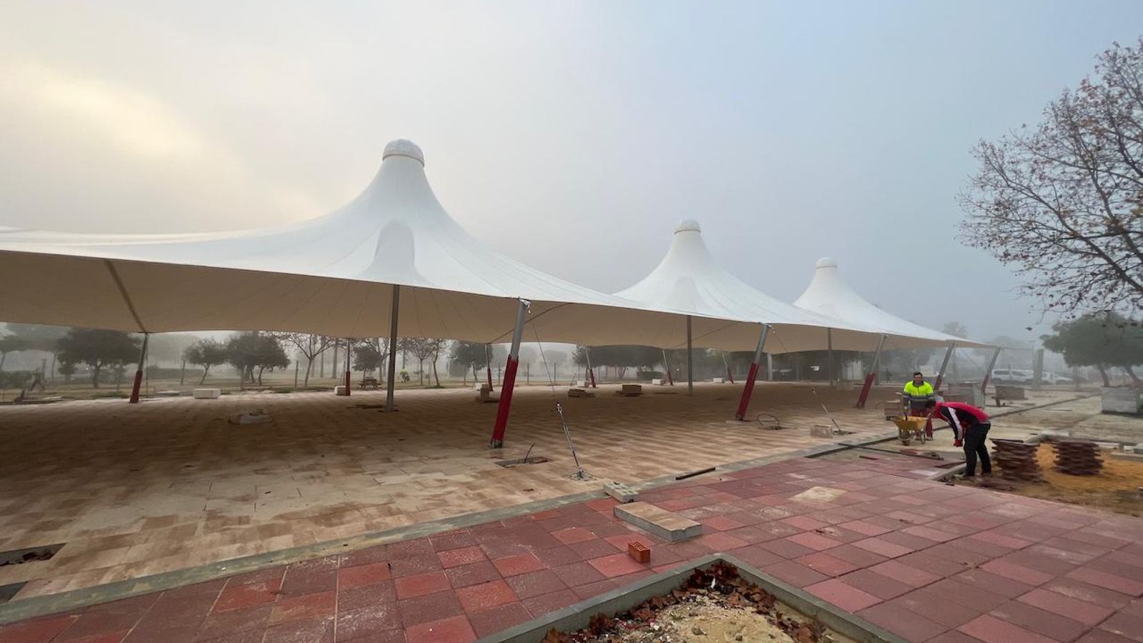 Suelo y paseo bulevar central