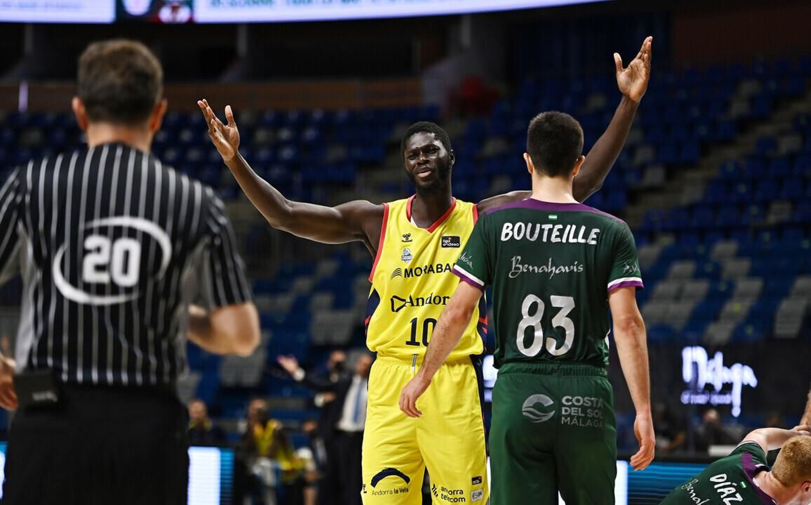 Malik Dime en un encuentro ante Unicaja cuando defendía los colores de Andorra.